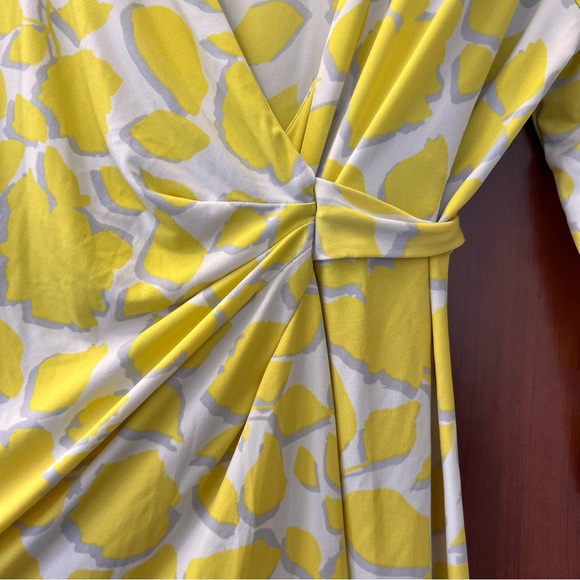 A Pea In The Pod Maternity Mock Wrap Dress Size Small 3/4 Sleeves Yellow Print - Picture 5 of 8